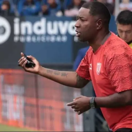 Cambios en los banquillos de Leones del Norte, Mushuc Runa y Delfín SC durante pausa en la Liga Ecuabet 
