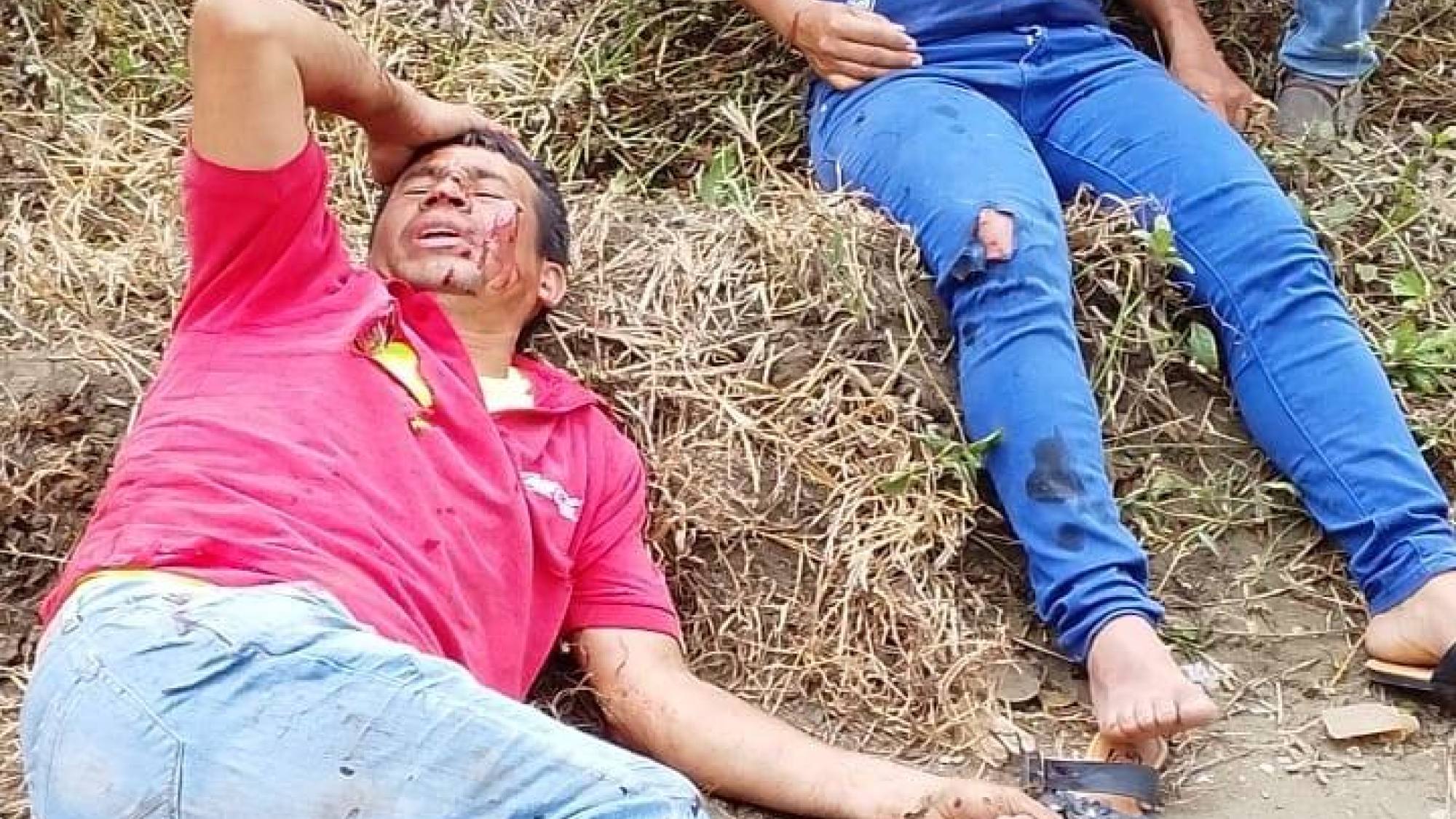 Accidente de moto en la vía El BejucoHacha de Chone deja dos heridos
