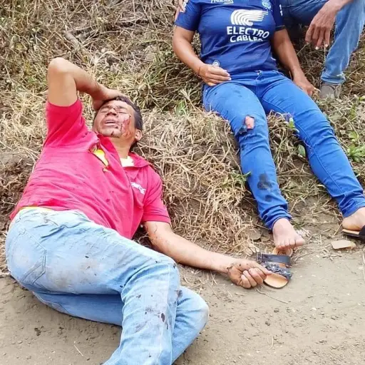 Accidente de moto en la vía El Bejuco–Hacha de Chone deja dos heridos 