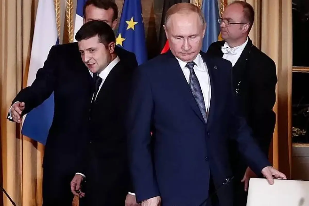 Volodimir Zelenski (izq) y Vladimir Putin en una foto antigua durante una reunión en la Unión Europea (UE), Foto: Agencias