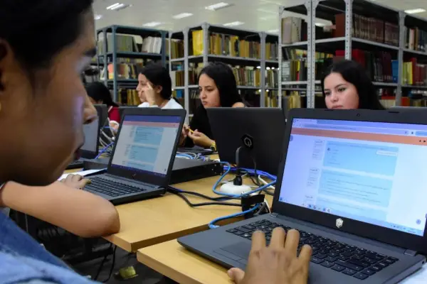 Ayuda económica de 828 dólares en Ecuador: Sigue el paso a paso para aplicar.