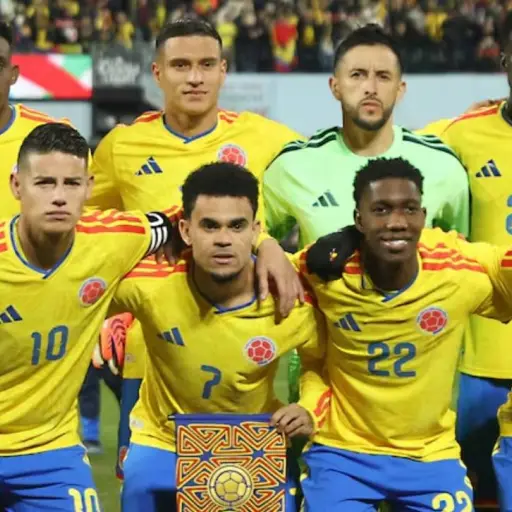Federación Colombiana de Fútbol defiende a jugadores tras polémica en acto con Gustavo Petro