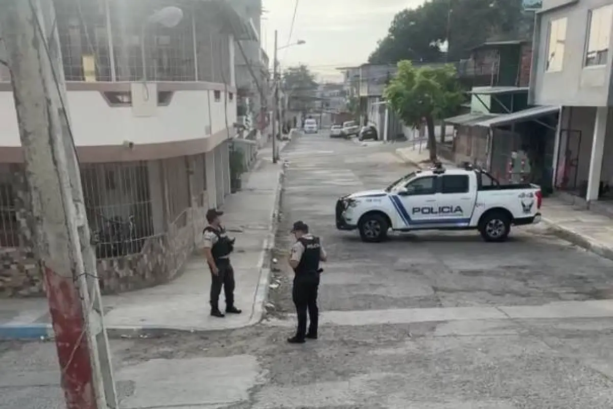 Agentes de la Policía llegaron al lugar del ataque para iniciar con las investigaciones., Foto: El Diario