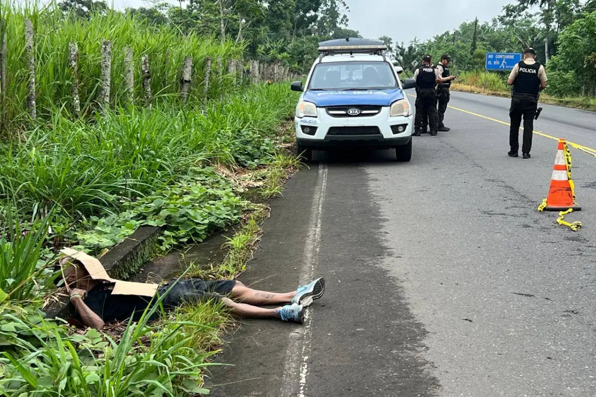 El cuerpo fue hallado a un costado de la vía., Cortesía