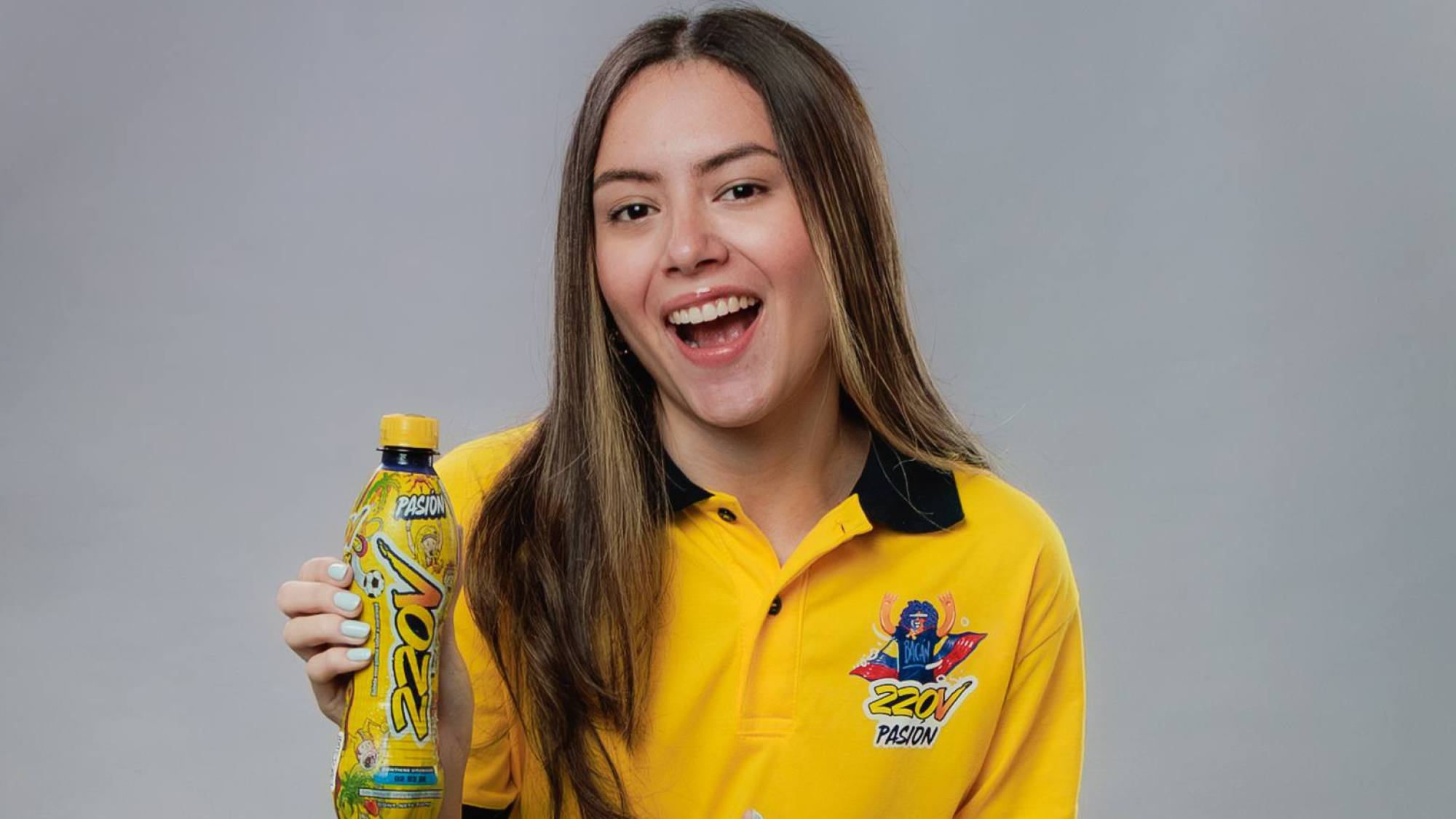 220V lanza edición limitada inspirada en la pasión futbolera y el arte ecuatoriano