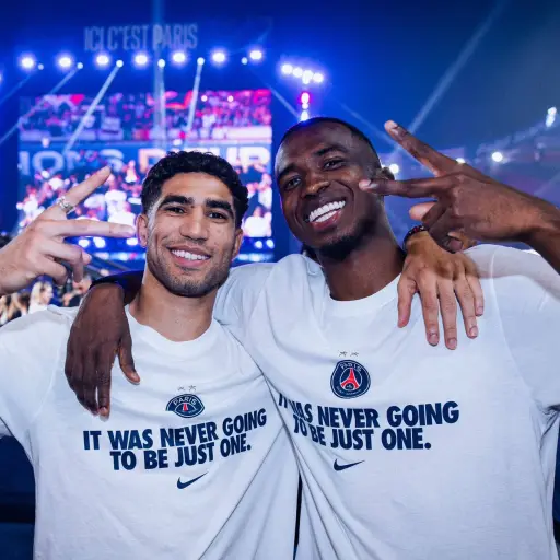 Willian Pacho negocia la renovación de su contrato con el PSG tras una temporada de títulos