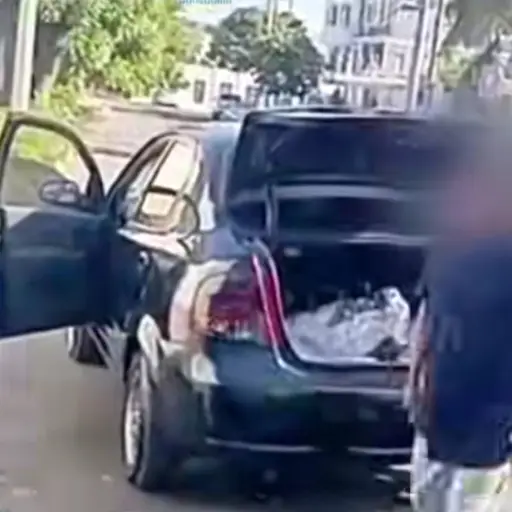 Ciudadano sorprendido arrojando escombros en Manta es escoltado al vertedero municipal  