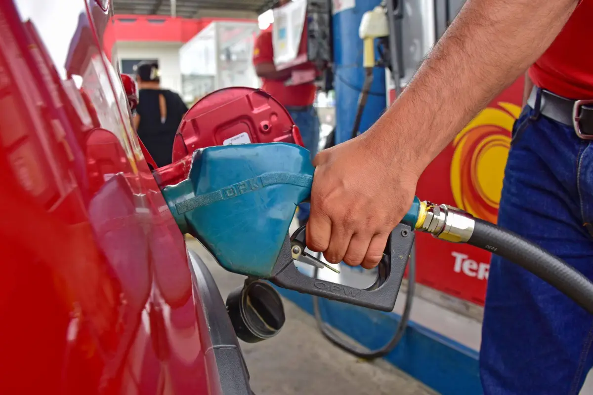 El 11 de junio se anunciará los nuevos precios de los combustible., El Diario