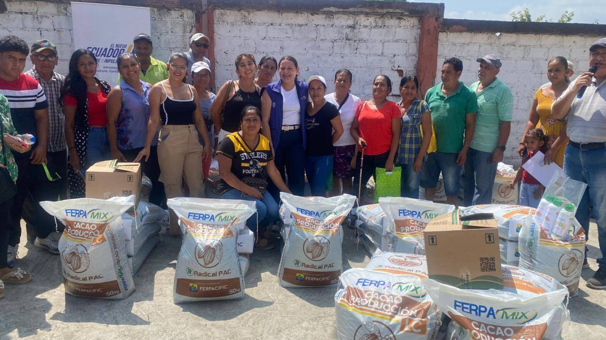 Kits agrícolas buscan fortalecer la producción de cacao en comunidades rurales