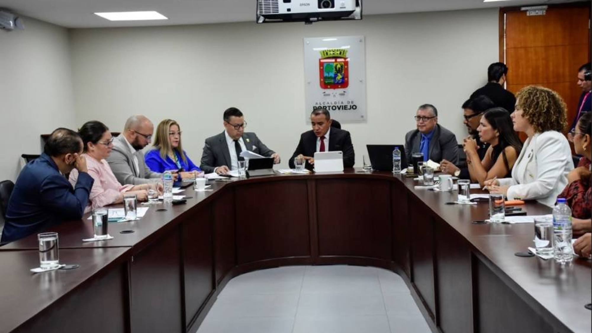 El TCE deja en manos de los concejales las decisiones sobre el futuro institucional del alcalde Javier Pincay