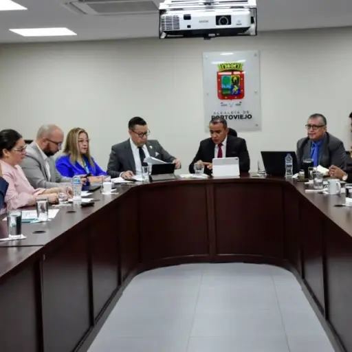 El TCE deja en manos de los concejales las decisiones sobre el futuro institucional del alcalde Javier Pincay