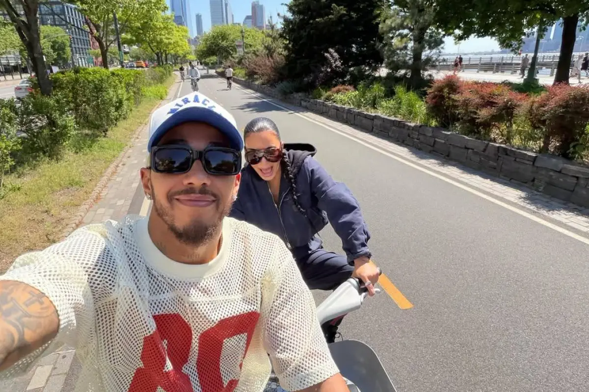 Kim Kardashian compartió un video junto a Lewis Hamilton durante un paseo en bicicleta en Nueva York., Redes sociales