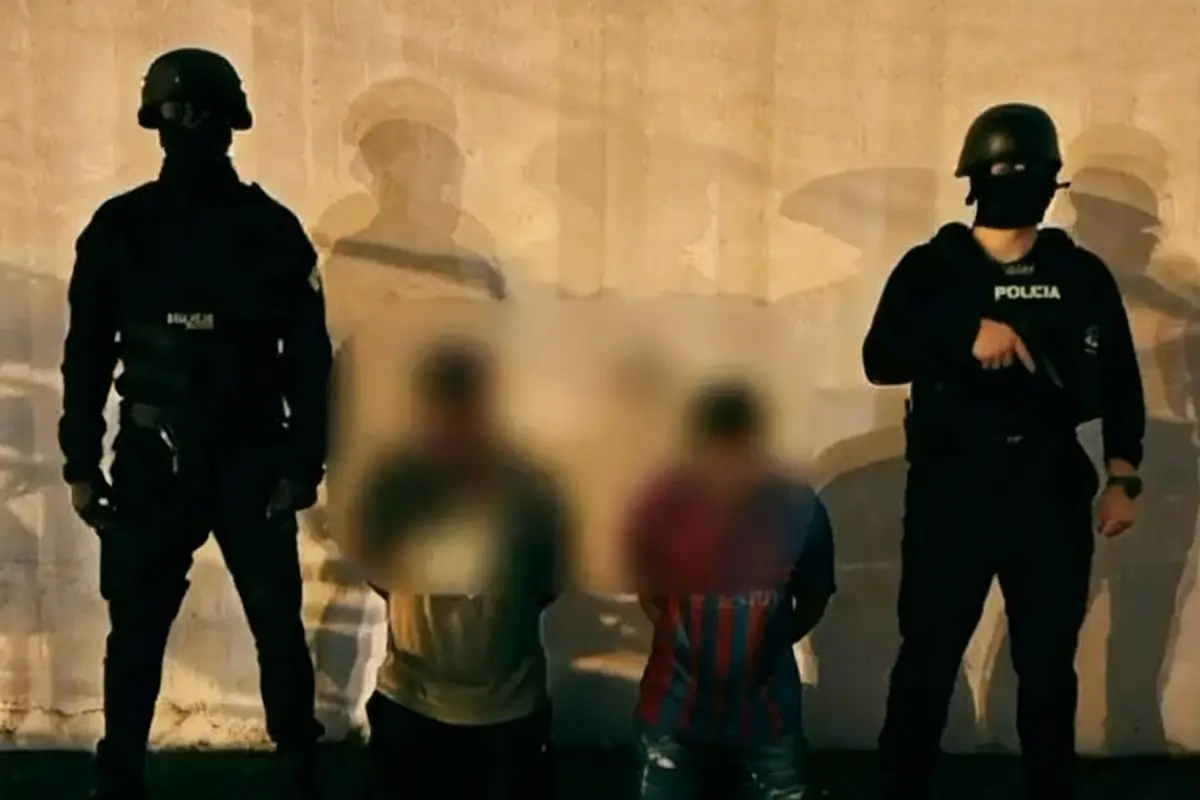 Los sospechosos fueron puestos a órdenes de las autoridades judiciales y enfrentan varios cargos., Captura de video