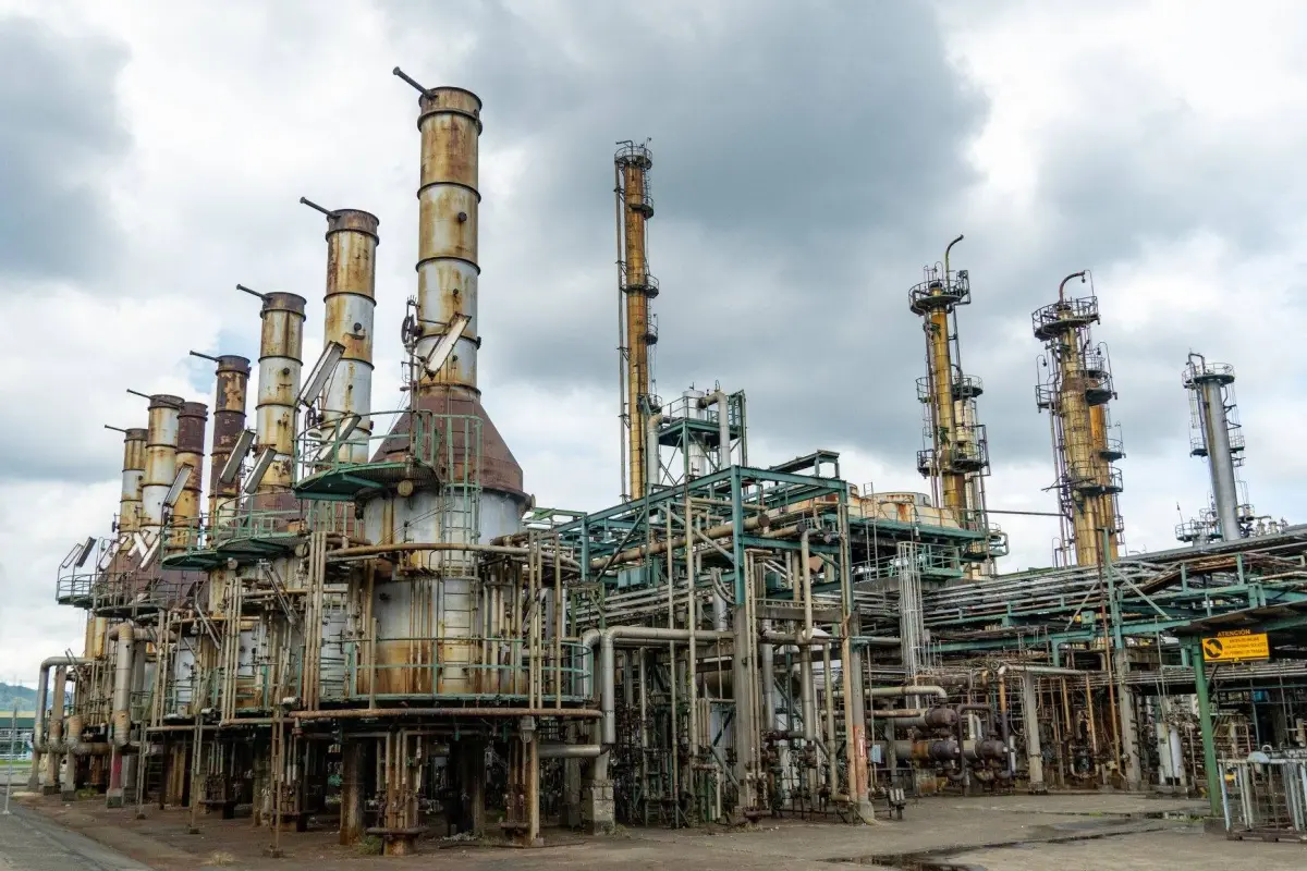 Refinería de Esmeraldas vuelve a operar y proyecta millonario ahorro para el país, X: @EcuadorMAE