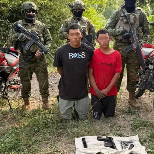 Golpe a grupo delictivo: El Ejército incautó armas de fuego tras intervención táctica en Manabí