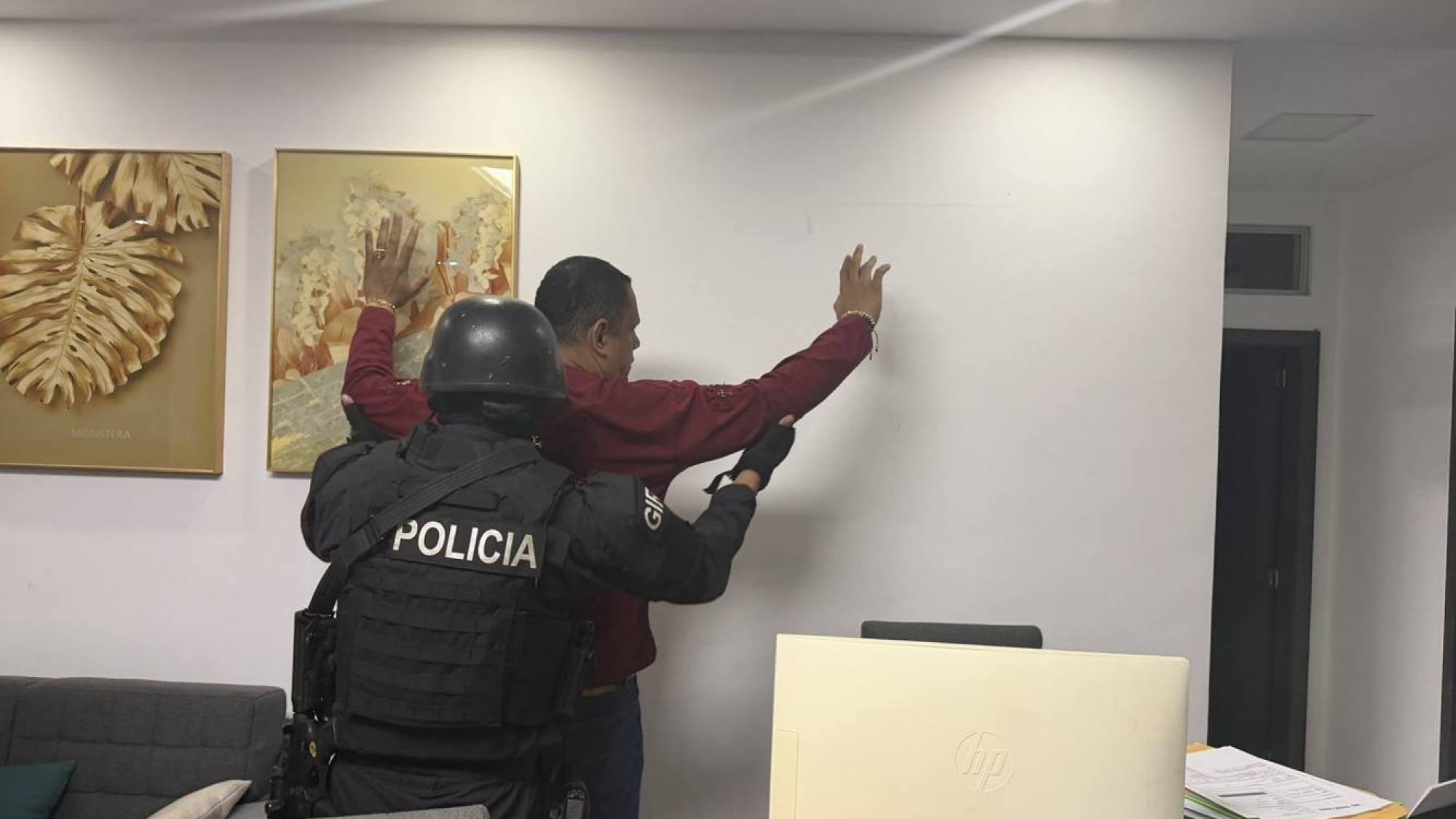 Operativo policial en Esmeraldas deja como resultado la detención del alcalde Vicko Villacís