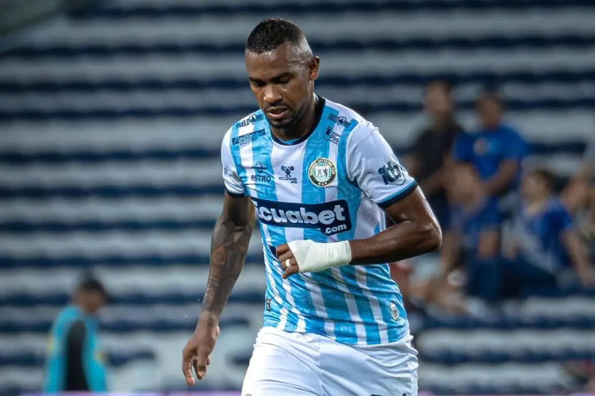 Dixon Arroyo, actual jugador de Guayaquil City,  demandó a Barcelona SC.