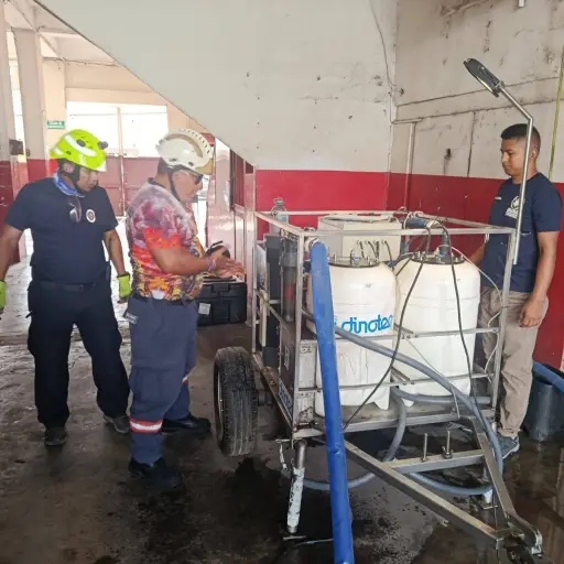 Bomberos de Manta se preparan para El Niño con planta que potabiliza hasta 40 mil litros diarios  