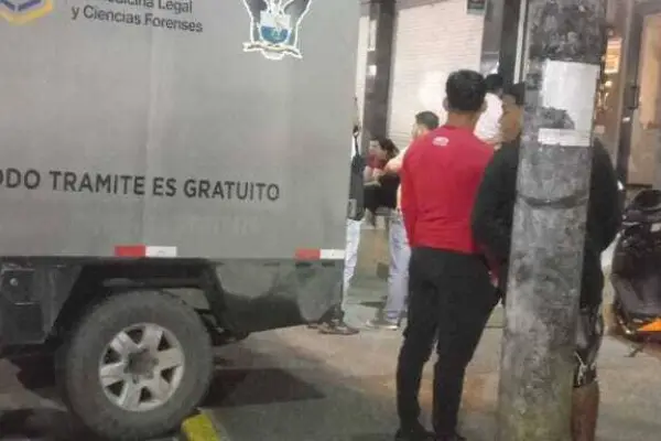 El crimen ocurrió en un local de comidas frente al parque Jelen Tenka. ,Cortesía