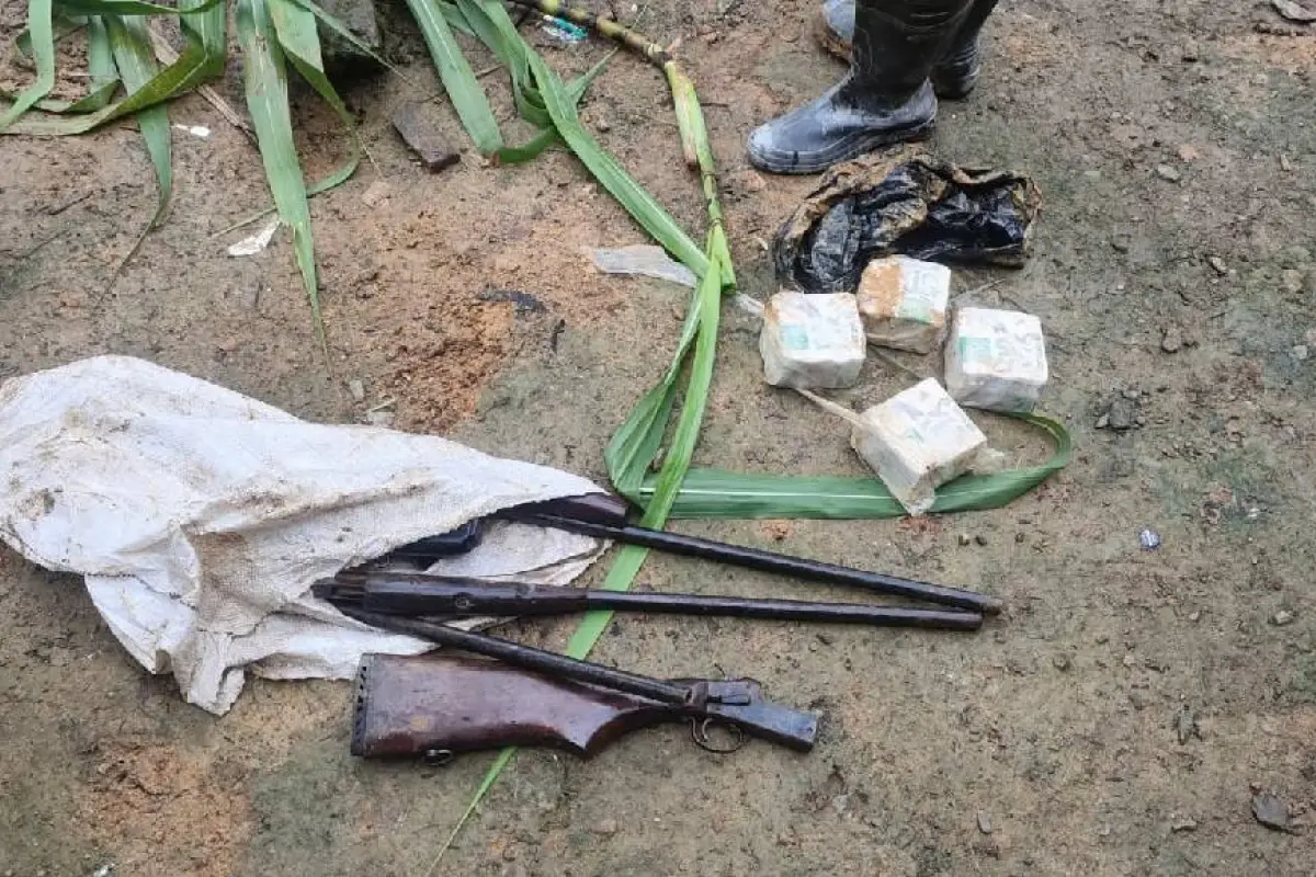 Las armas de fuego y las municionnes que fueron incautadas por las Fuerzas Armadas en el Oriente., Foto: Fuerzas Armadas
