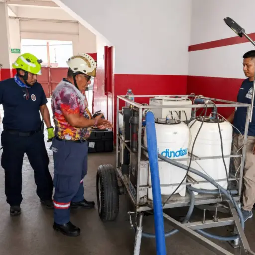 Bomberos de Manta se preparan para El Niño con planta que potabiliza hasta 40 mil litros diarios  