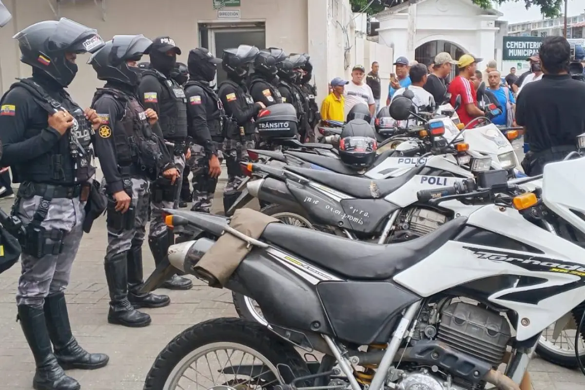 Un amplio contingente policial resguardó el Centro Forense. , Cortesía