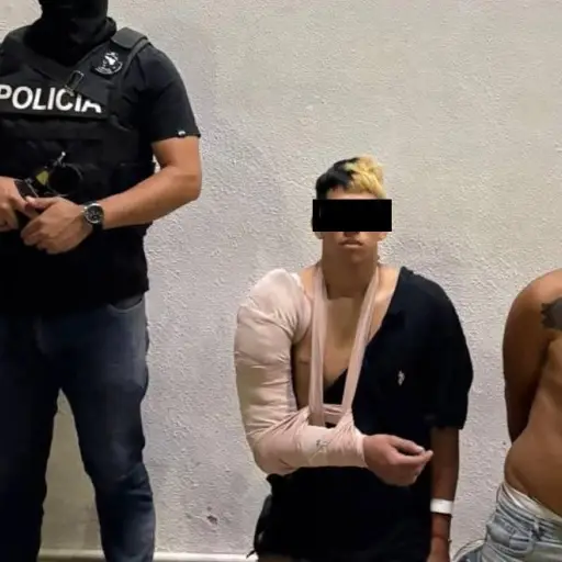 Dos presuntos extorsionadores cayeron tras enfrentamiento  con la Policía, en Guayaquil