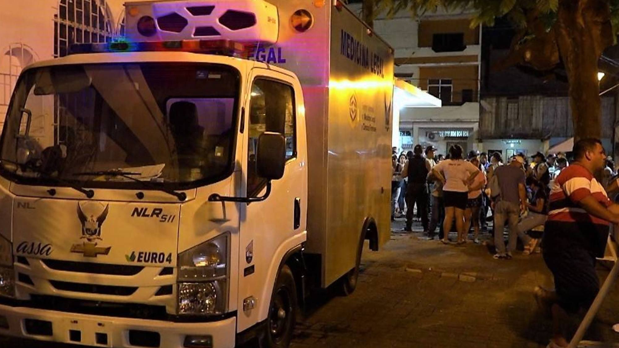 Misterio en Babahoyo: dos hombres aparecieron baleados al costado de una vía rural