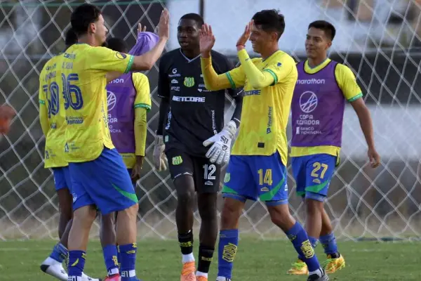 Jugadores de Gualaceo celebrando su clasificación a los octavos de final de la Copa Ecuador 2026. ,Foto: Apifoto