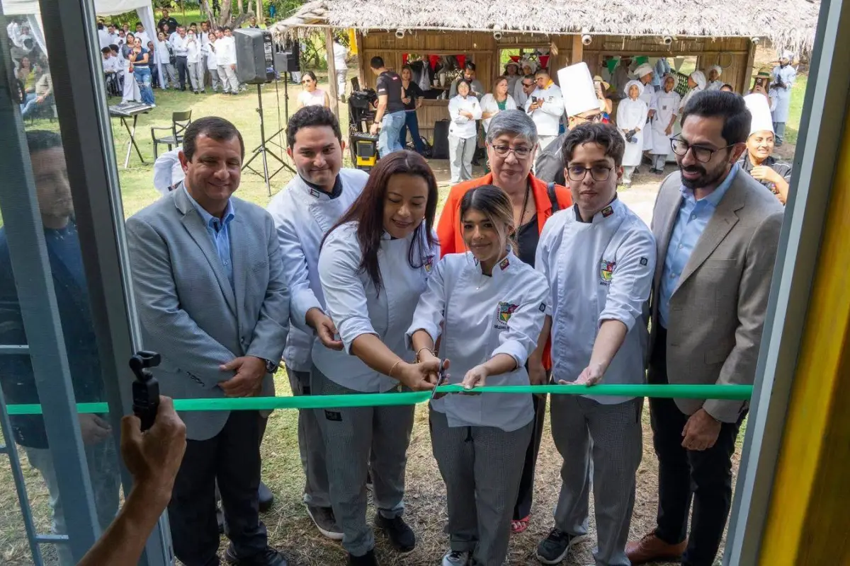 Con una inversión de 60 mil dólares y equipos de última tecnología, la Universidad Técnica de Manabí inauguró su nuevo laboratorio gastronómico en el Jardín Botánico de Portoviejo.