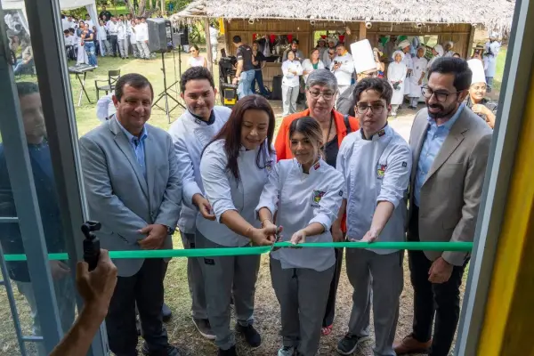 Con una inversión de 60 mil dólares y equipos de última tecnología, la Universidad Técnica de Manabí inauguró su nuevo laboratorio gastronómico en el Jardín Botánico de Portoviejo.