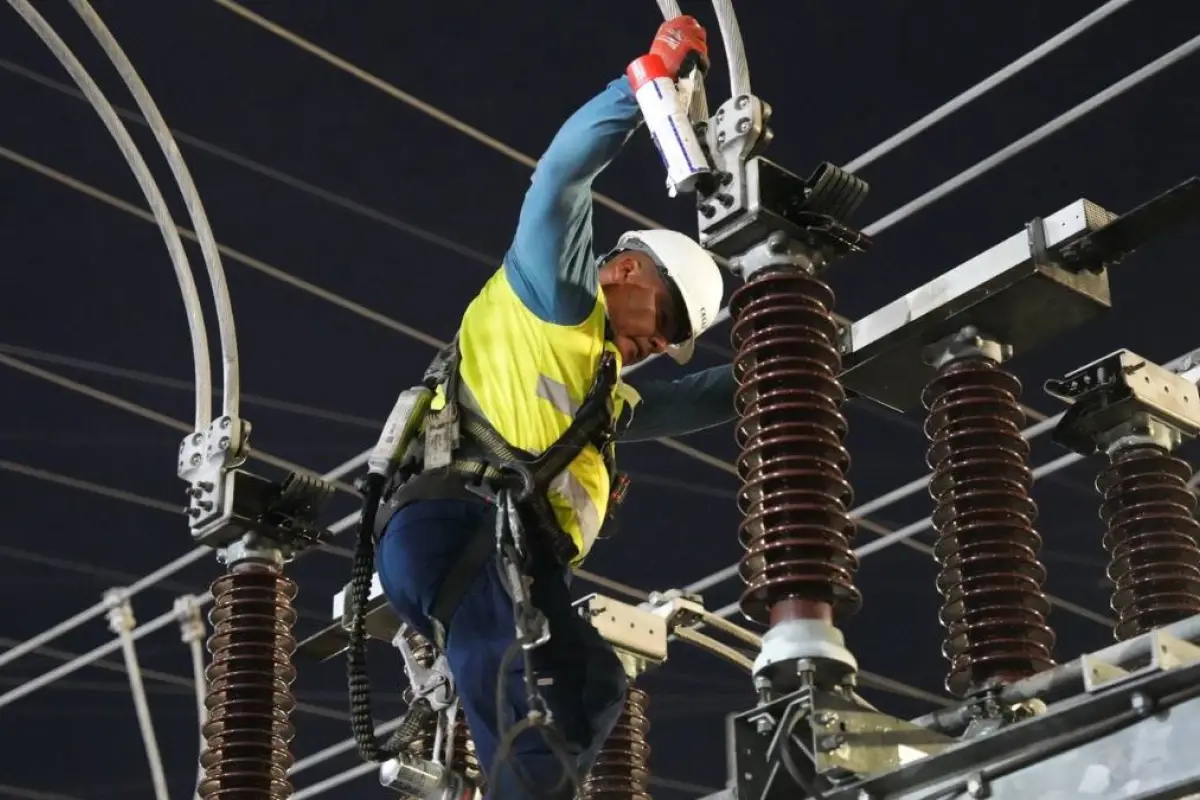 ¿Seguirán los cortes de luz en Ecuador? Ciudadanos reportan apagones en varios cantones.