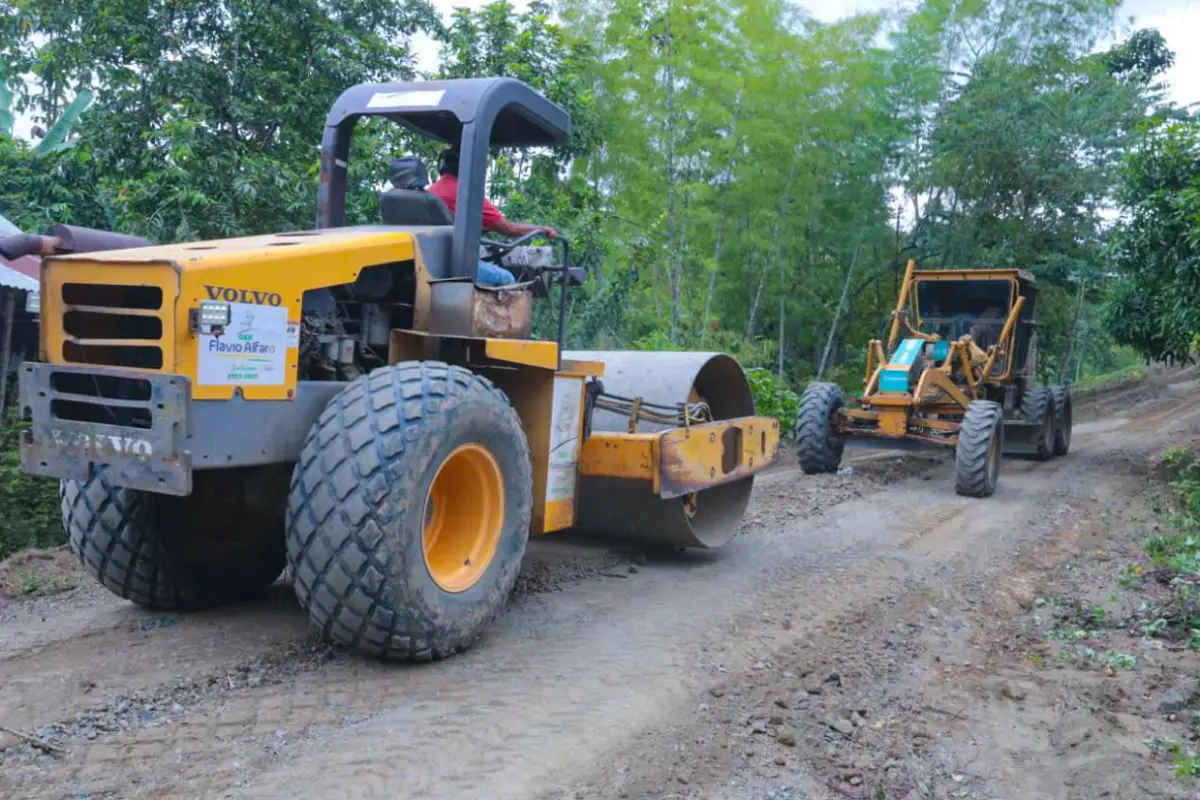 Entre los procesos de contratación de la Prefectura de Manabí, consta mantenimiento de algunas vías rurales., Cortesía: Prefectura de Manabí