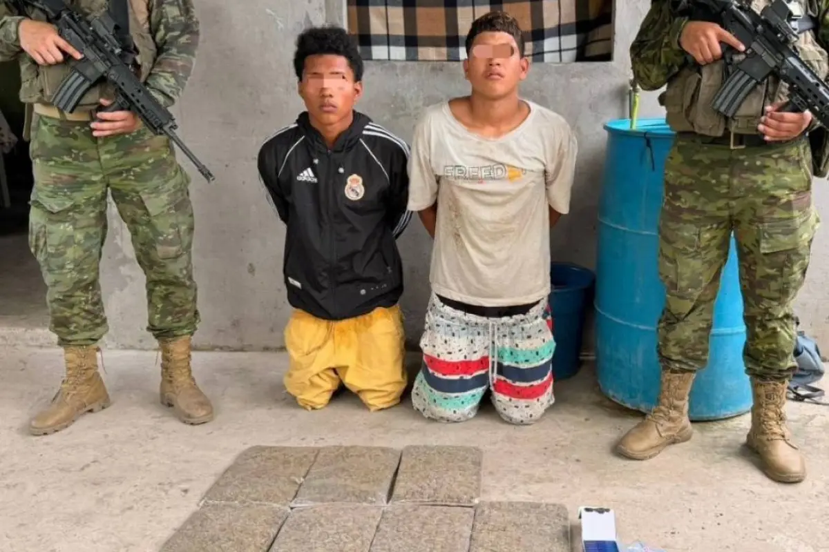 Varias fundas y paquetes con marihuana se hallaron durante el operativo realizado en Pedernales., Foto: Fuerzas Armadas