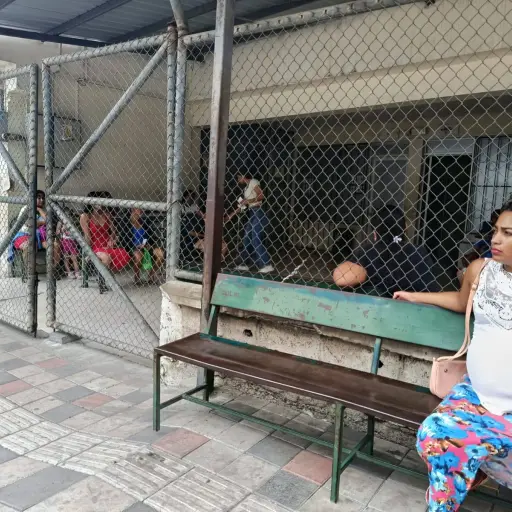 Ausencia de personal de seguridad genera temor en centros de salud pública de Manta