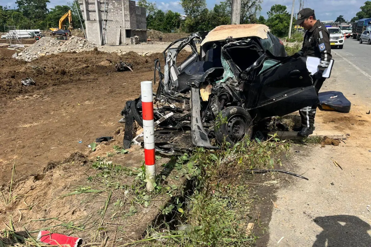 El automóvil quedó destruido., Diario Centro
