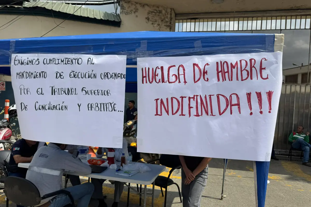 Los manifestantes esperan que las autoridades provinciales se sienten a dialogar para resolver el conflicto laboral.
