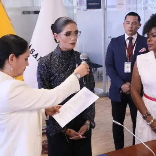 Jhajaira Urresta presidirá grupo parlamentario de mujeres en la Asamblea