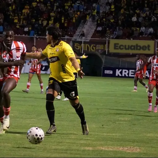 Barcelona SC, con uno más en cancha, cayó ante Técnico y desperdició la opción de escoltar al líder antes de la pausa mundialista