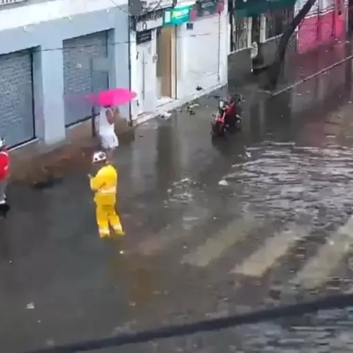 Guayaquil mantiene reportes de anegaciones tras las intensas lluvias del fin de semana