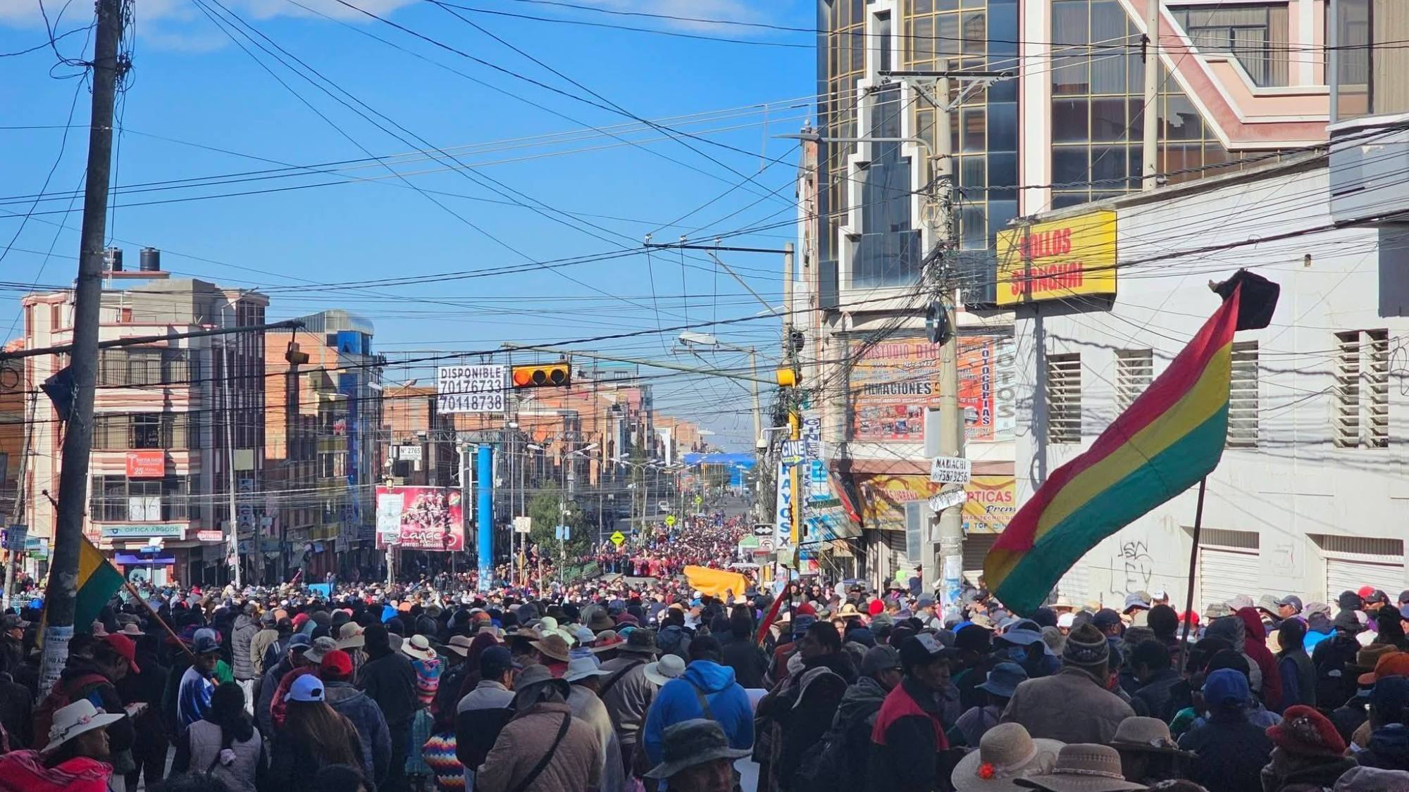 El Gobierno de Bolivia acusa a Evo Morales de enviar autobus