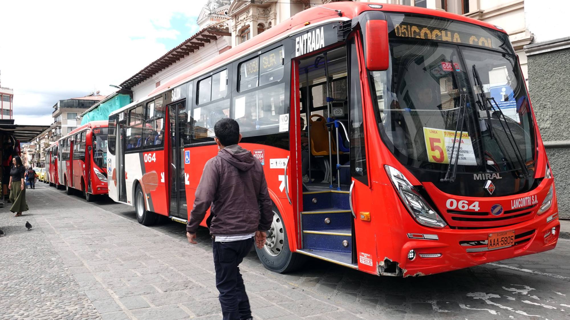 Buses urbanos de Cuenca ajustan horarios por situación finan