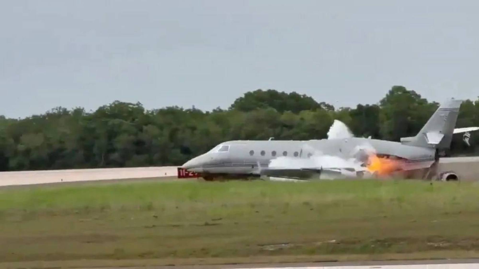 Avión privado estalla en República Dominicana tras aterrizaj