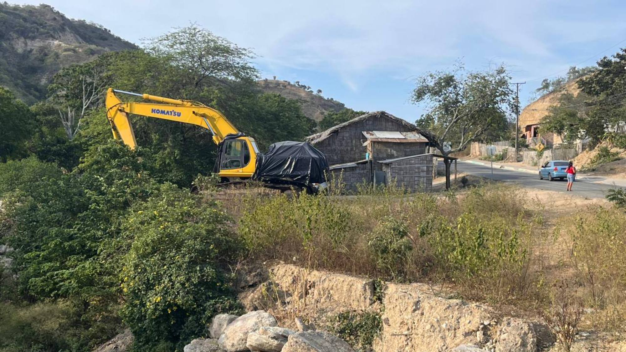 Manta: La retroexcavadora que nunca se fue y se volvió parte
