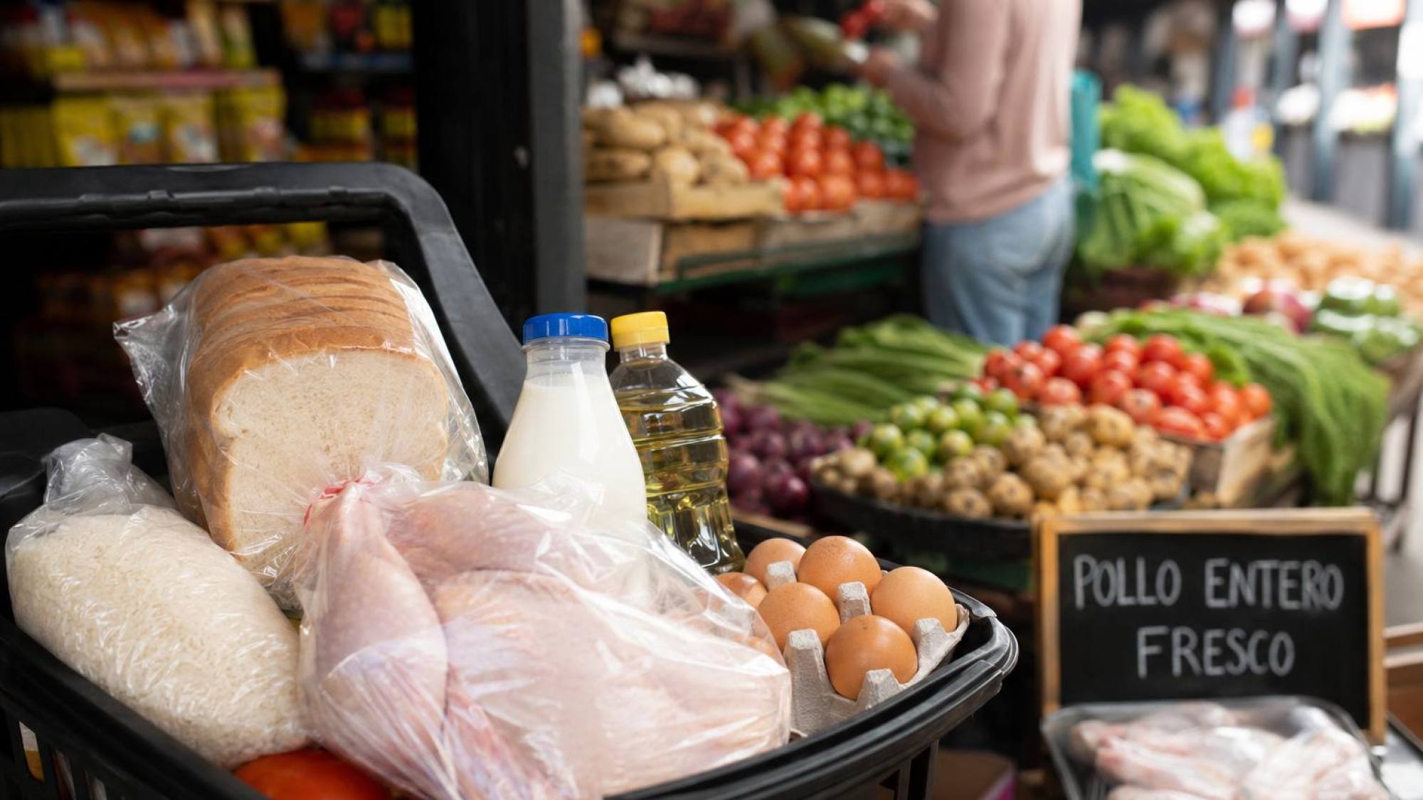 Pollo, pan y arroz lideran el gasto alimentario de los hogar
