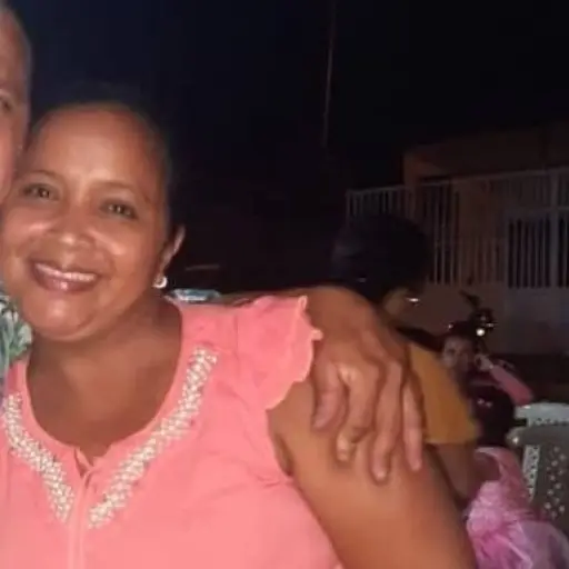 Mujer fue asesinada mientras llevaba a su hija a la escuela en Puebloviejo