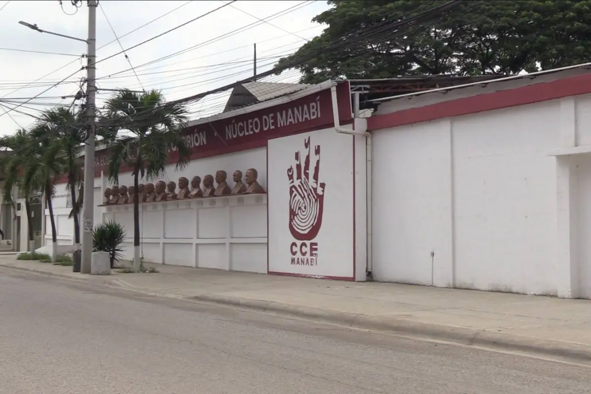 La Casa de la Cultura de Manabí, en Portoviejo, avanza con trabajos de rehabilitación para mejorar sus espacios culturales.