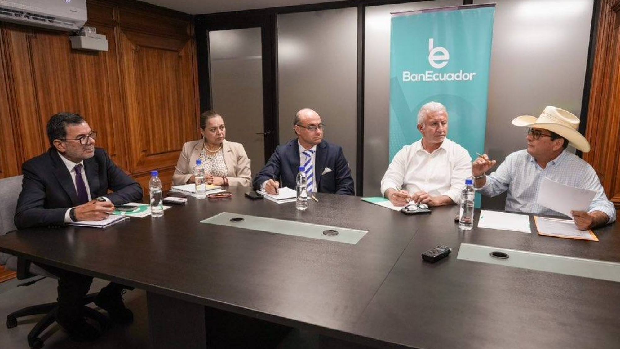 Ganaderos solicitan a BanEcuador créditos al 7 % y cambios e