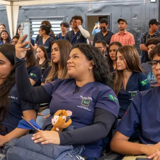 ¿Ayuda económica de 828 dólares para estudiantes se pagará mensual en Ecuador?