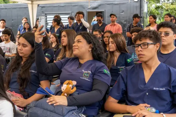¿Ayuda económica de 828 dólares para estudiantes se pagará mensual en Ecuador?